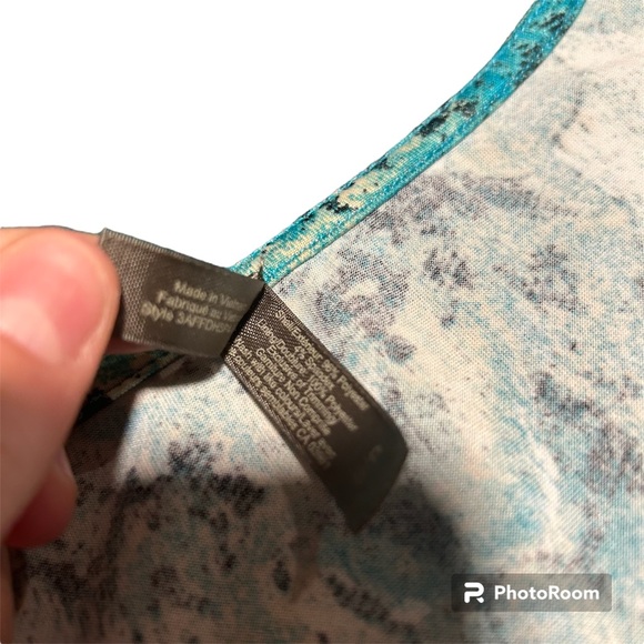 ✨3/$20✨ Denver Hayes Women’s Patterned Sleeveless Ruffled Top - Picture 4 of 7